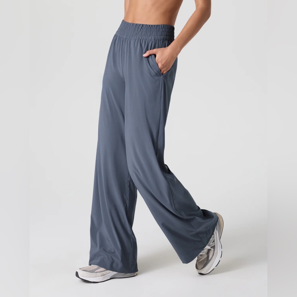 Vuori Wide-Leg Lounge Pants in Slate - Picture 6 of 8